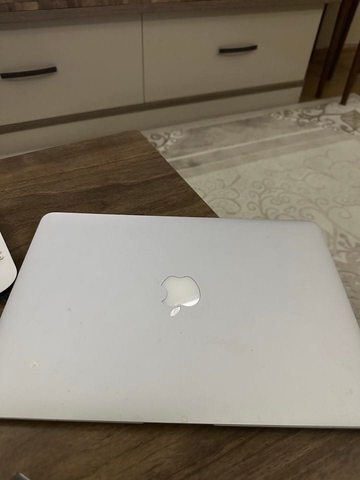 Apple Laptop