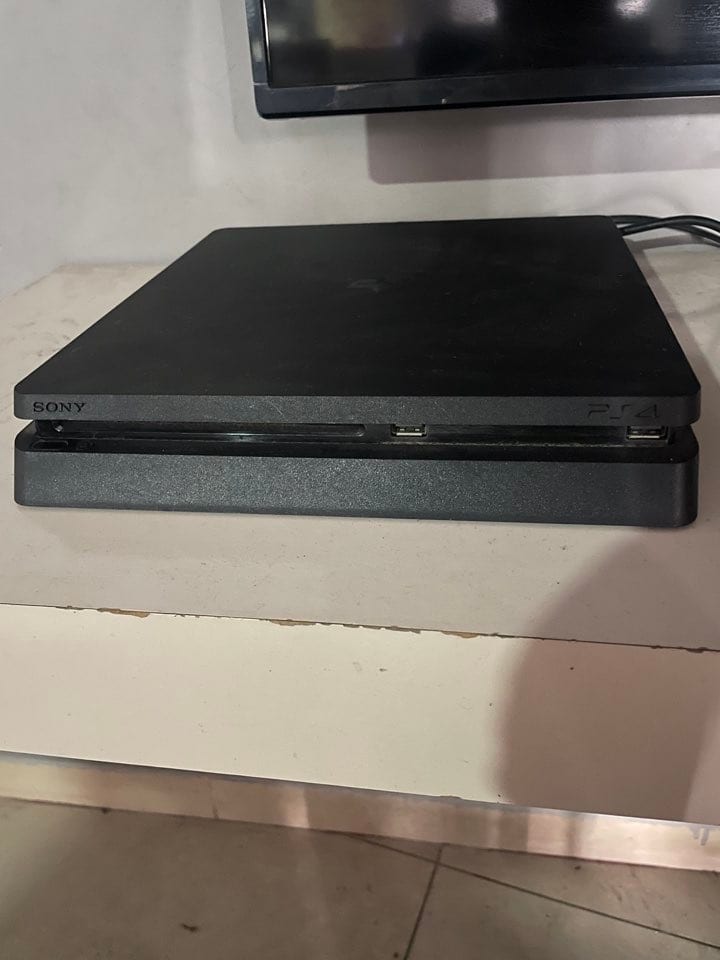Playstation 4 Slim