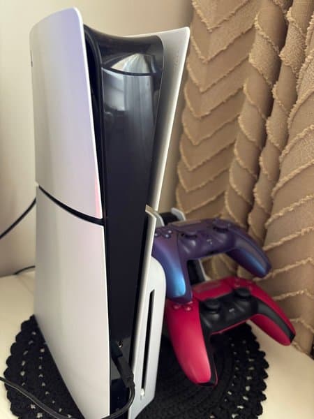 Playstation 5 + 2 Kol + PS Plus Üyeliği