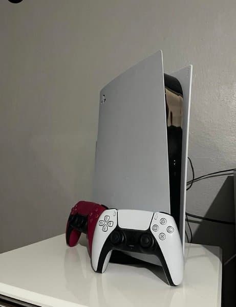 Playstation 5 + İki Kol + PES 2020 + FIFA 2024